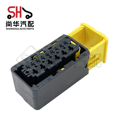 SH1-1563878-1